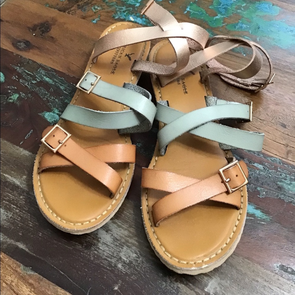 STRAPPY SANDAL